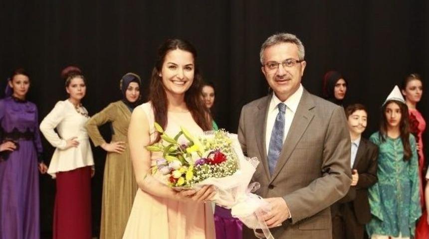 Gesmek Defilesinde Şıklık Yarışı