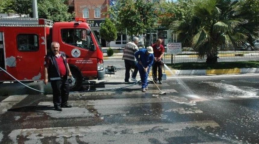 Yolcu Otob&uuml;s&uuml; İle Motosiklet &Ccedil;arpıştı: 1&rsquo;i Ağır 2 Yaralı