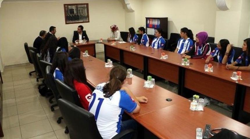 Kız Futbol Takımı&rsquo;ndan Erzincan Tso&rsquo;ya Ziyaret