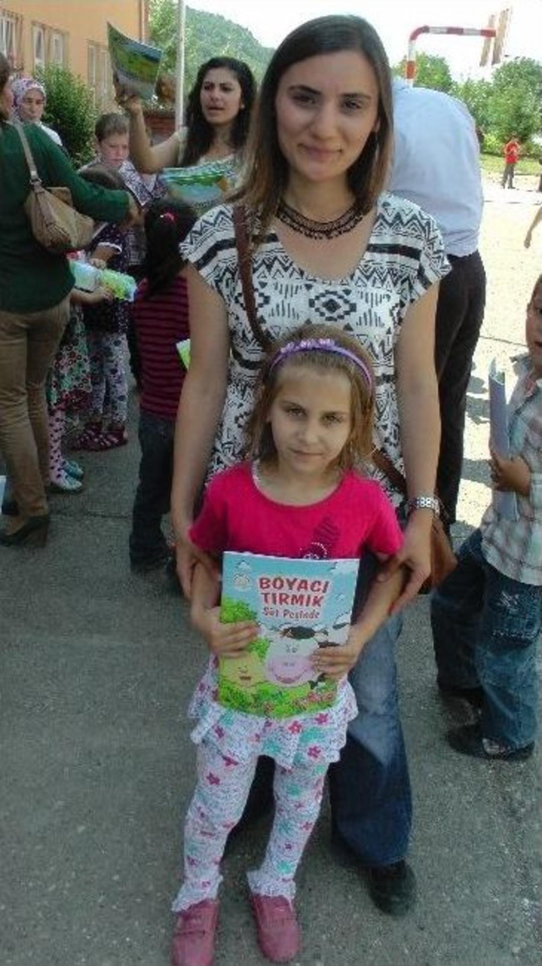 &Ccedil;aycuma İl&ccedil;e Tarımdan İlkokul &Ouml;ğrencilerine Kitap