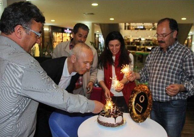 Sabuncuoğlu’nun Meslekteki 35. Yılını Meslektaşları Pasta Keserek Kutladı