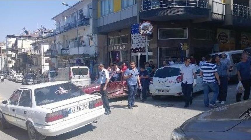 Ak&ccedil;akoca'da Trafik Kazası: 1 Yaralı
