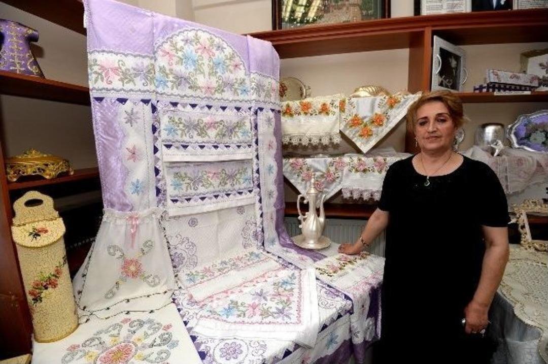 Ev Hanımlarından G&ouml;z Kamaştıran Sergi