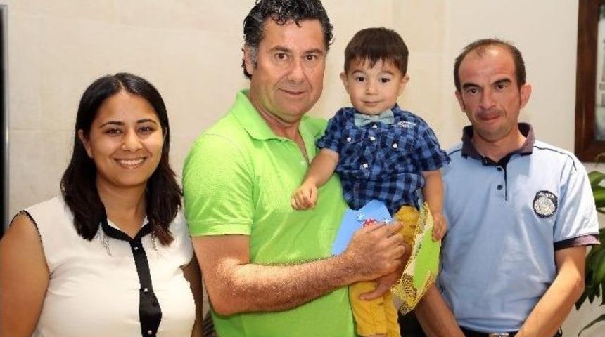 Başkan Kocadon&rsquo;a Anlamlı Babalar G&uuml;n&uuml; Hediyesi