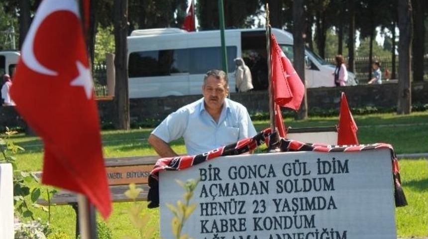 Edirnekapı Şehitliği'nde Buruk Babalar G&uuml;n&uuml;