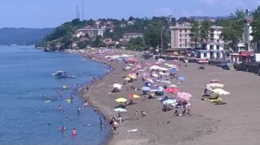 Ak&ccedil;akoca'da Plajlar Dolmaya Başladı