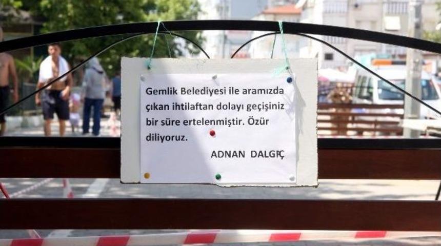 (&ouml;zel Haber) Arazisi Kaldırım Yapılınca Yolu Trafiğe Kapattı