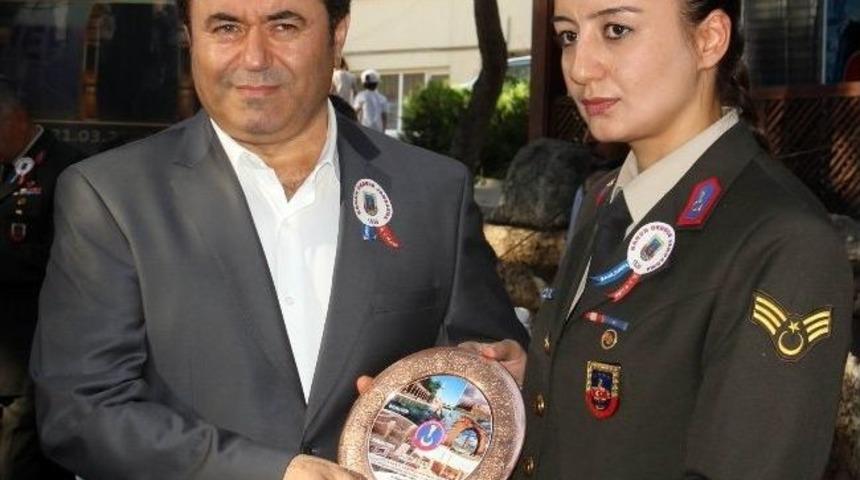 Jandarmada Tayini &Ccedil;ıkan 75 Personele Plaket