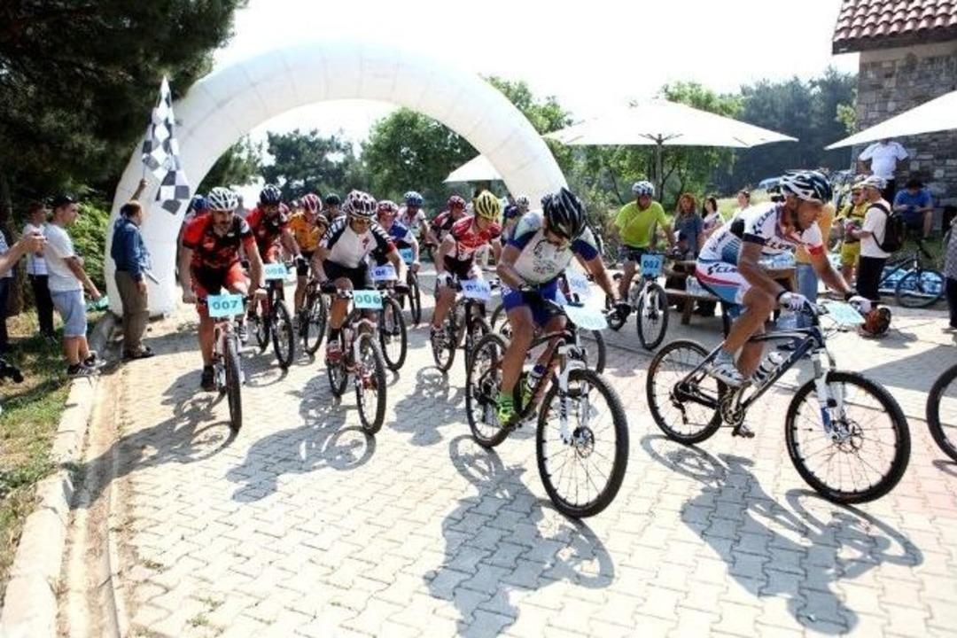 Bisiklet&ccedil;iler Nil&uuml;fer Kupası İ&ccedil;in Yarıştı