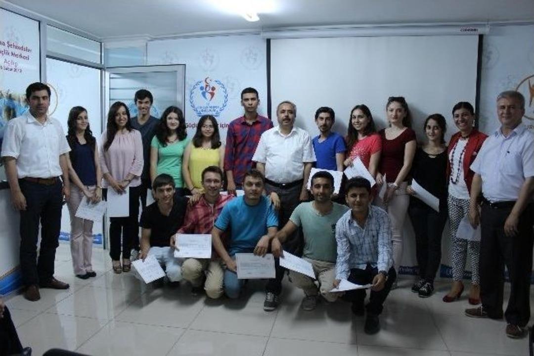 Gen&ccedil;lik Merkezinde Sertifika T&ouml;reni Yapıldı