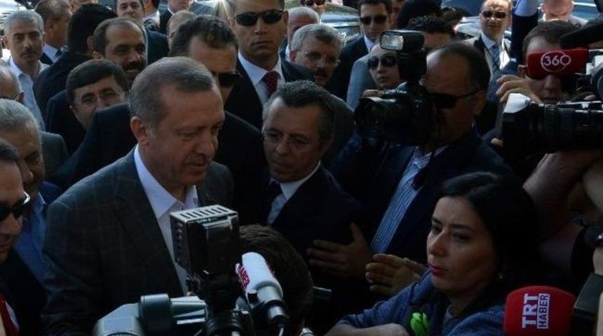 Başbakan Erdoğan, Trabzon Valiliği &Ccedil;ıkışında Basın Mensuplarının Sorularını Cevaplandırdı