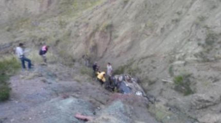 Sivas'ta Trafik Kazası: 1 &Ouml;l&uuml;, 1 Yaralı