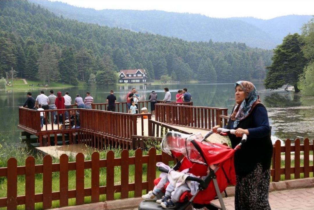 G&ouml;lc&uuml;k Tabiat Parkı'na Ziyaret&ccedil;i Akını