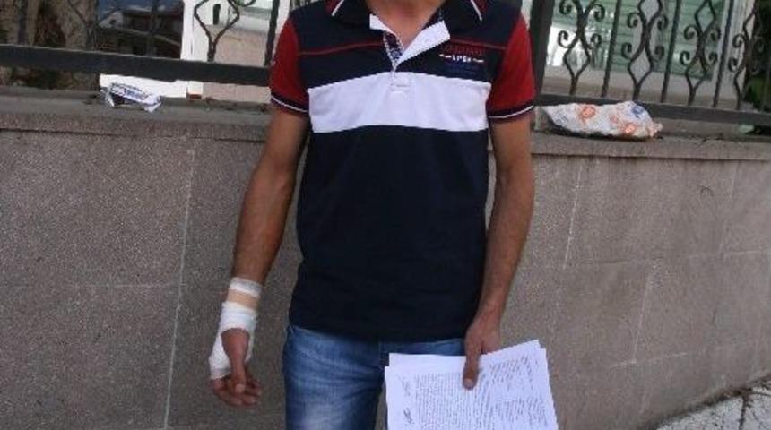 Ehliyetle Lys Sınavına Giremeyen &Ouml;ğrenci Arka Camdan İ&ccedil;eri Girmeye &Ccedil;alışınca Kendini Yaraladı