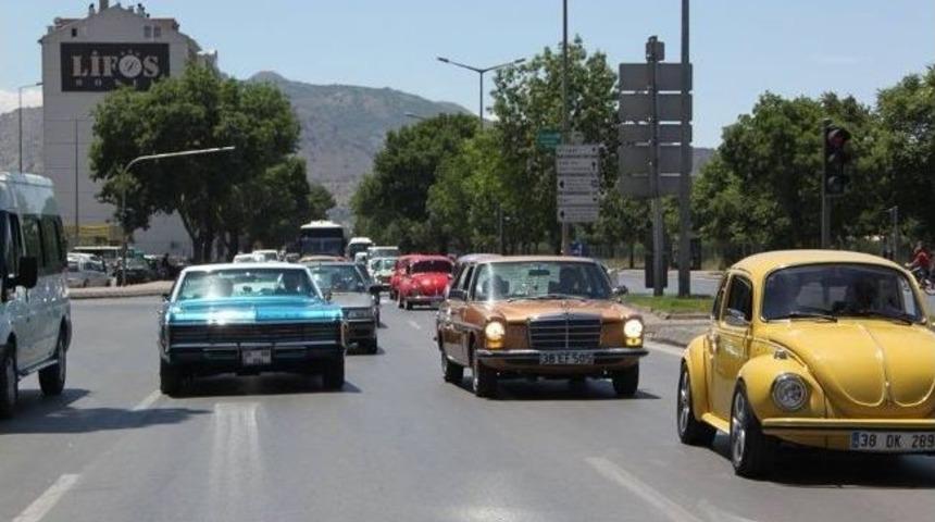 Kayseri Klasik Otomobil Ve Motorsporları Derneği&rsquo;nden Babalar G&uuml;n&uuml; Etkinliği