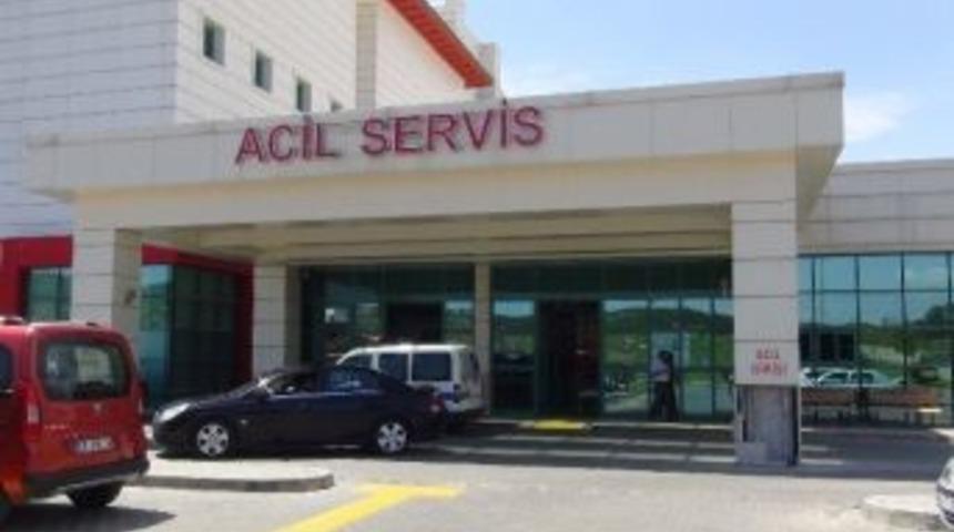 İki Otomobil Kafa Kafaya &Ccedil;arpıştı: 9 Yaralı