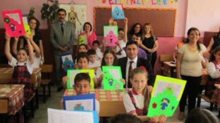 &Ouml;ğrencilerde karne sevinci