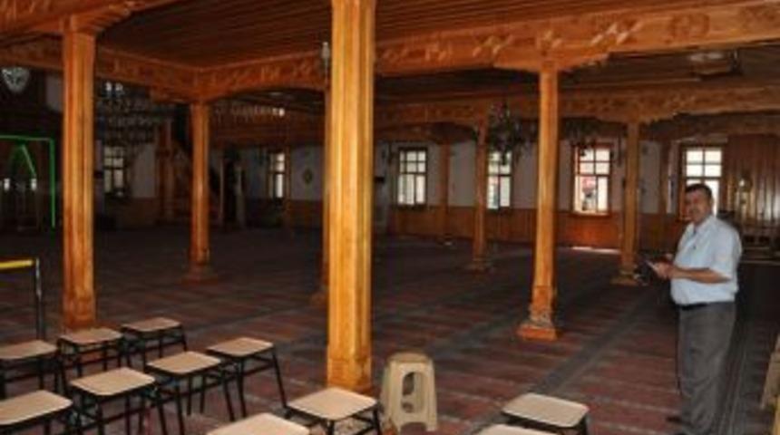 Camiler Alaplı Belediyesi tarafından temizlendi