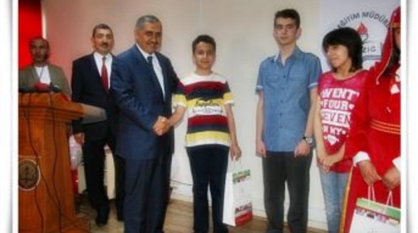 Başarılı &Ouml;ğrenciler &Ouml;d&uuml;llendirildi