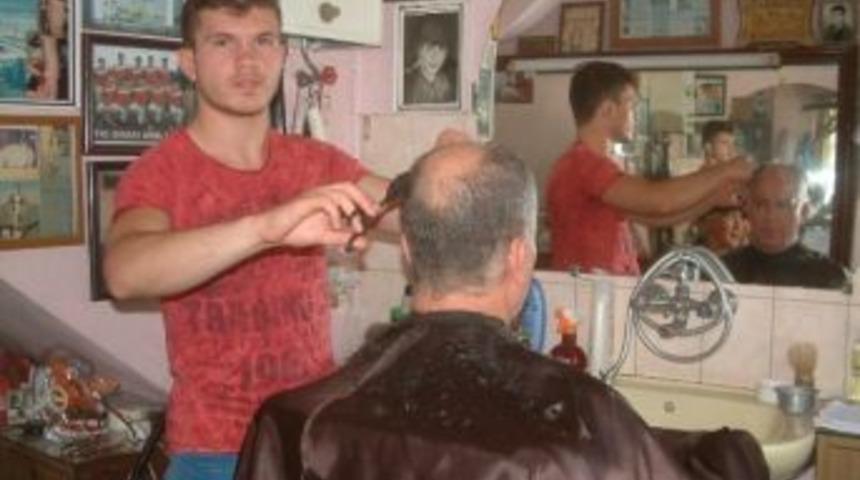 Burhaniye&rsquo;de 5.kuşak Berberden Baba Tıraşı