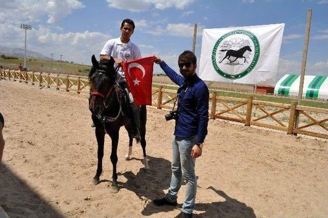 Konya’da Rahvan Atları Bahar Kupası İçin Yarıştı