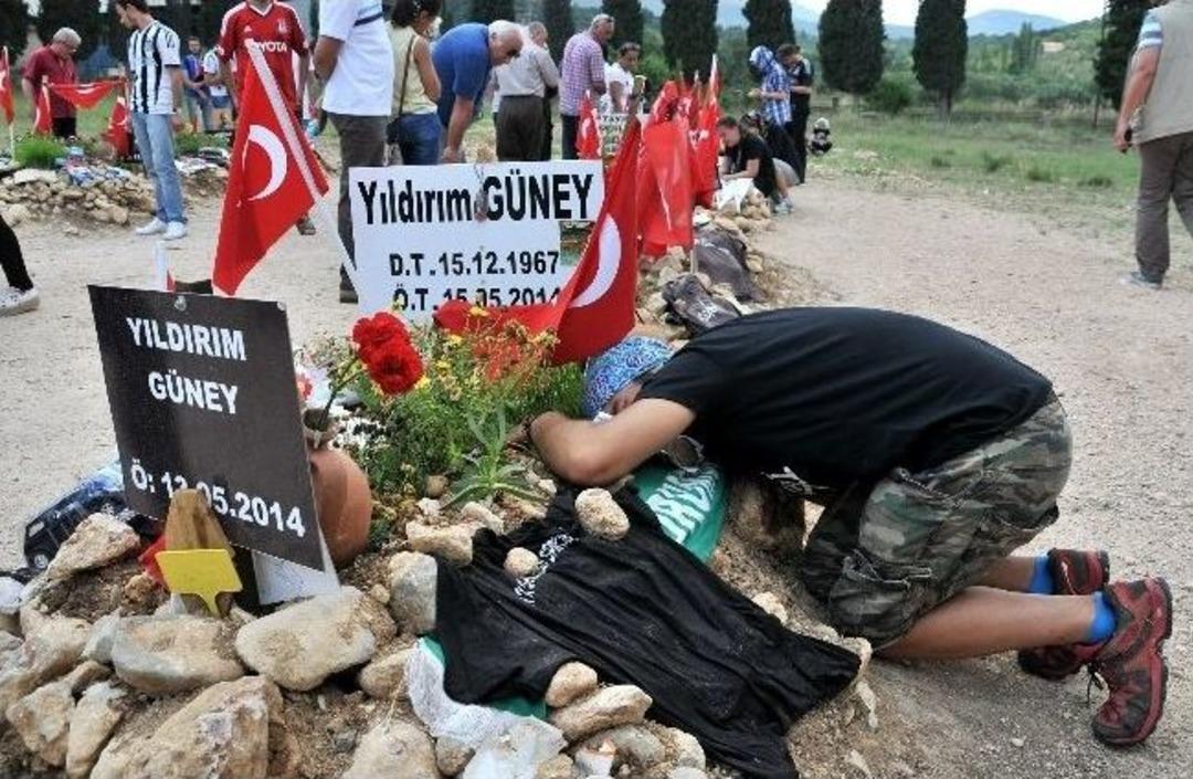 Bjk &Ccedil;arşı Grubu Soma Maden Şehitliğinde