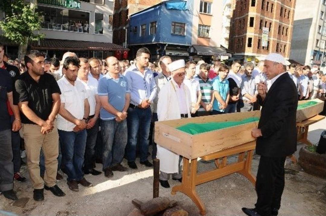 Denizde Boğulan Kuzenler Son Yolculuklarına Birlikte Uğurlandı