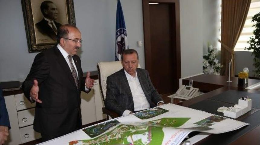 Başbakan Erdoğan'dan Trabzon B&uuml;y&uuml;kşehir Belediyesi'ne Ziyaret