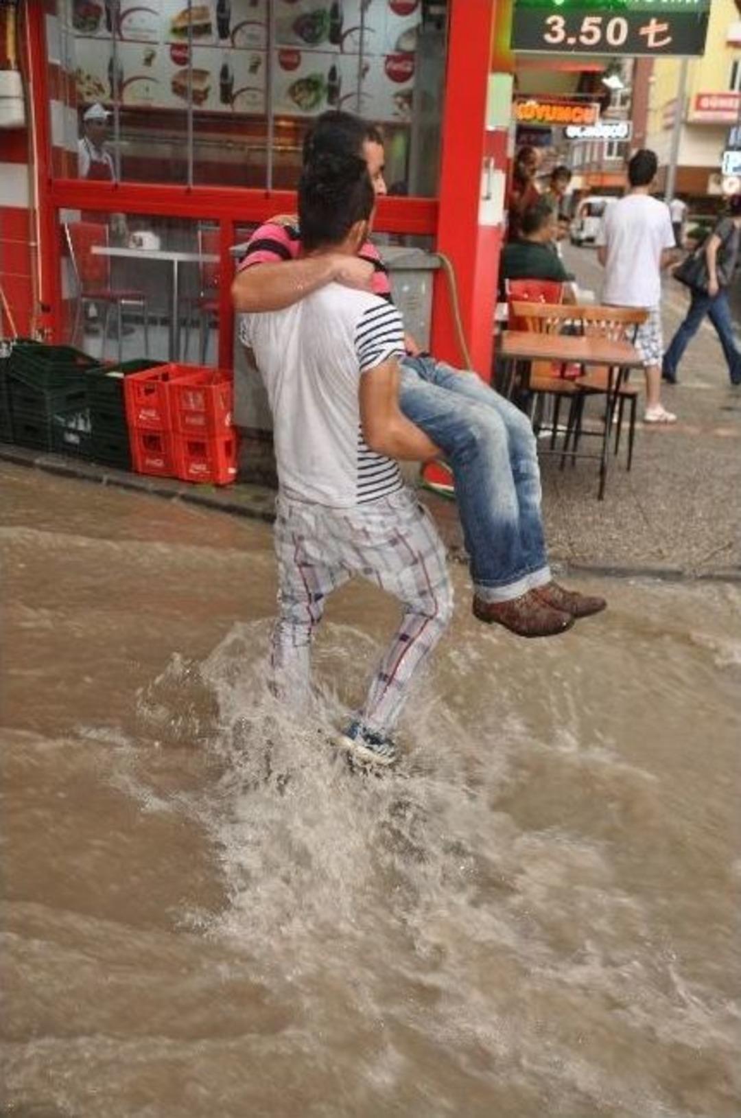 Yollar G&ouml;le D&ouml;nd&uuml;