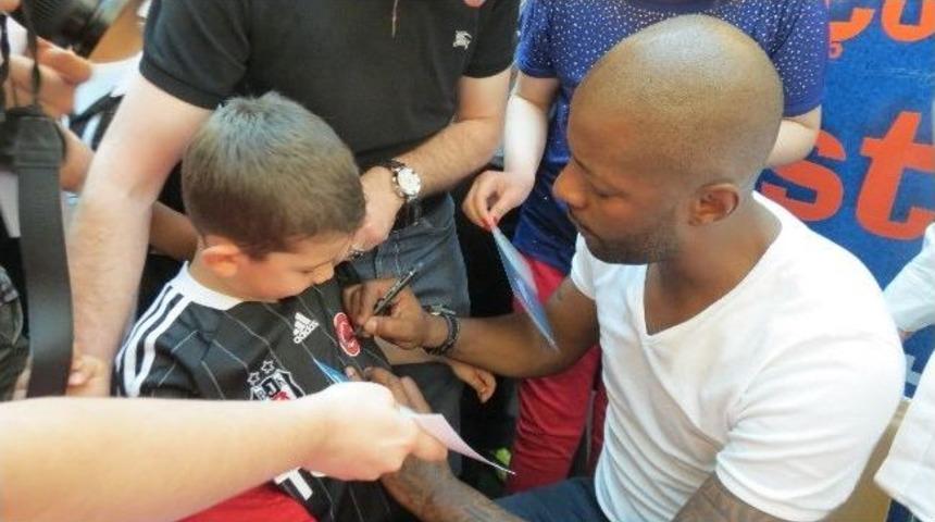 Pascal Nouma: &ldquo;bayrak İndirme Olayı Ayıptır&rdquo;