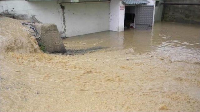 Edirne’de Ev Ve İş Yerleri Sular Altında