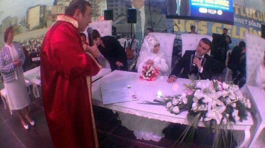 Toplu Nikah Ve S&uuml;nnet Ş&ouml;leninde &Ccedil;ifte Mutluluk