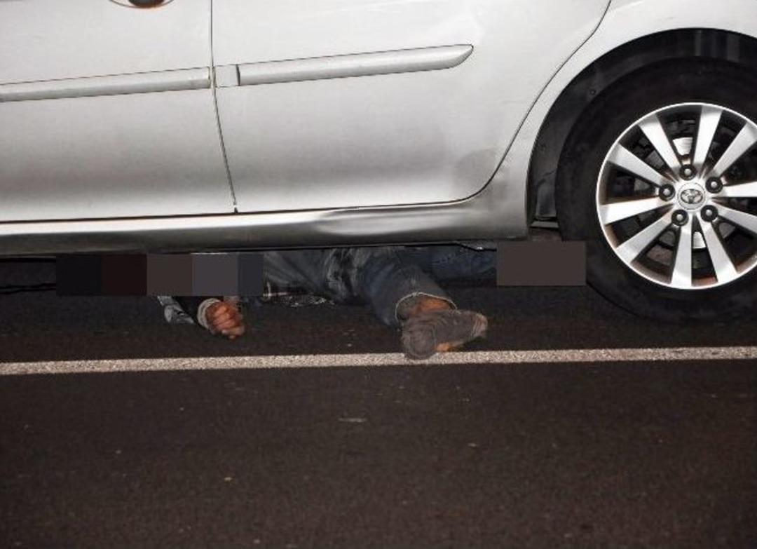 Aracın Altında 3 Kilometre S&uuml;r&uuml;klendi