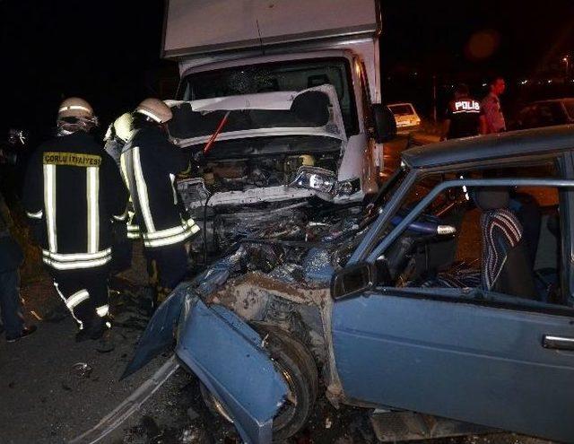 Otomobil İle Kamyonet Kafa Kafaya &Ccedil;arpıştı:3 Yaralı 1