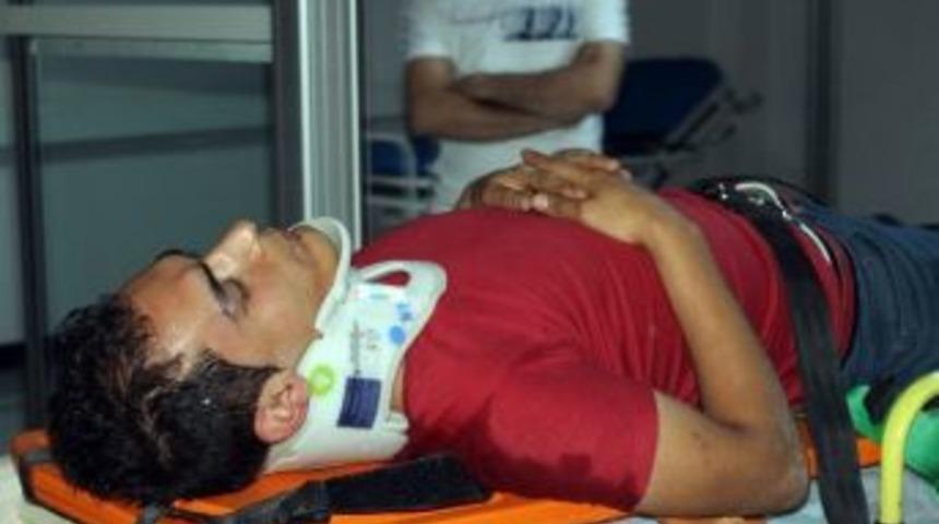 Motosikletle Otomobil &Ccedil;arpıştı: 2 Yaralı