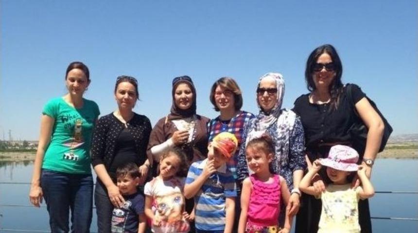 Karne Hediyesi Olarak &Ouml;ğrencilere Tekne Turu