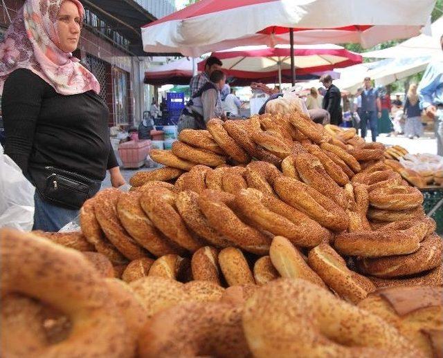 Aydın Pazarlarının Asırlık Simit Geleneği Devam Ediyor