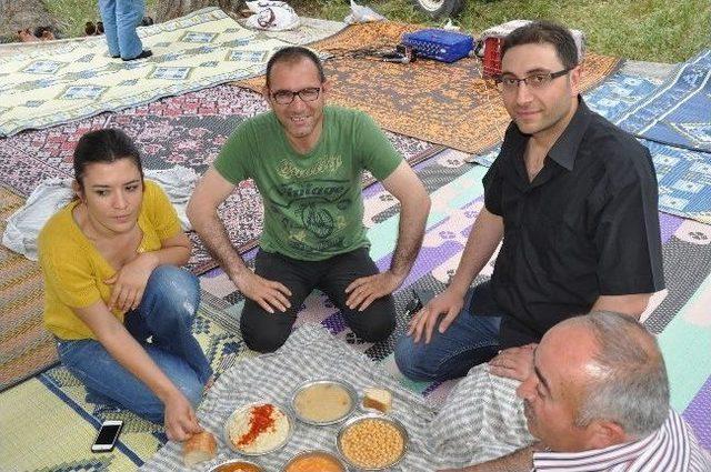 Kırkağa&ccedil;&rsquo;ta D&uuml;zenlenen Geleneksel Abid Dede Hayrına B&uuml;y&uuml;k İlgi 1