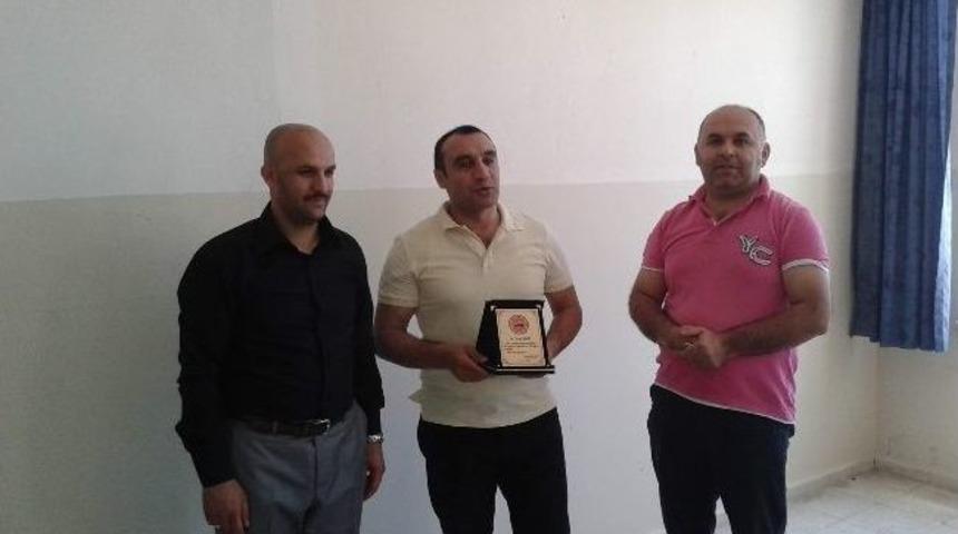 38 Yaşında Okul Birincisi Oldu