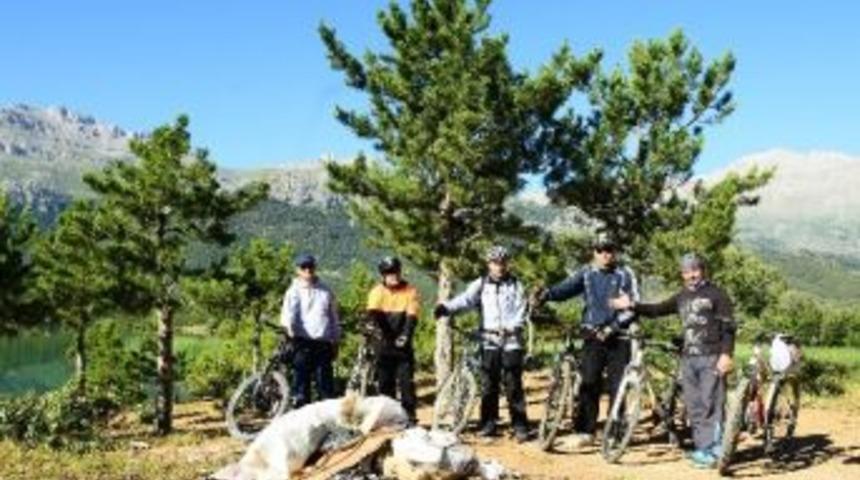 Doğa Tutkunu Bisiklet&ccedil;ilerden &Ouml;rnek Davranış