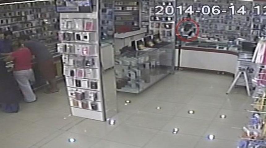 (&ouml;zel Haber) Pişkin Hırsız 30 Saniyede İki Tableti G&ouml;t&uuml;rd&uuml;