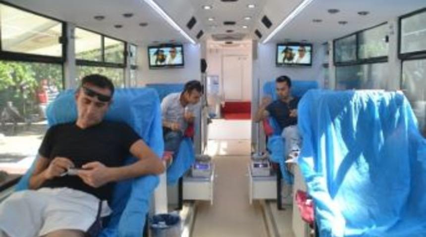 Seferihisar'da Kan Bağışına Vatandaşlardan Destek