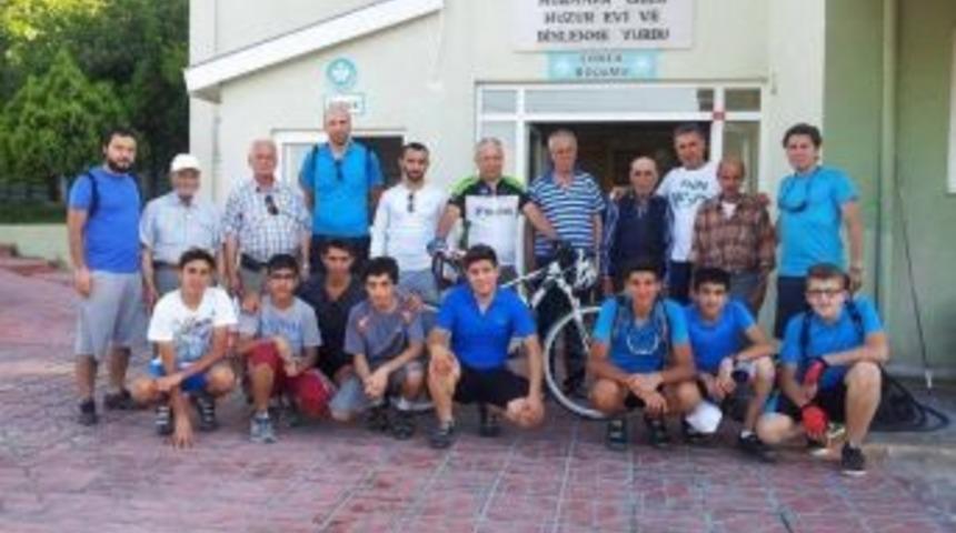 Manisalı Bisiklet&ccedil;ilerden Huzurevine Ziyaret