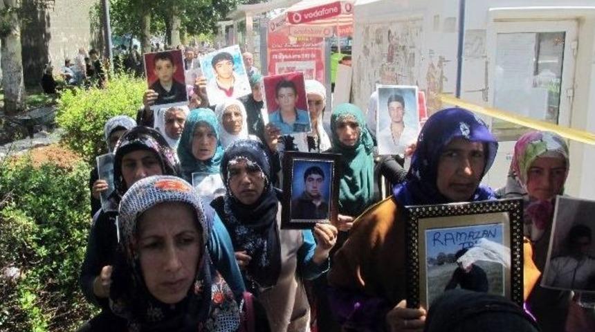 Eylem Yapan Aileler Erdoğan Ve &Ouml;calan'a Mektup G&ouml;nderdi