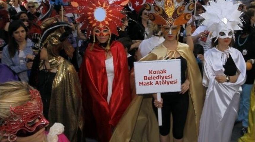 Konak'ta Sokaklar Sahne Oldu