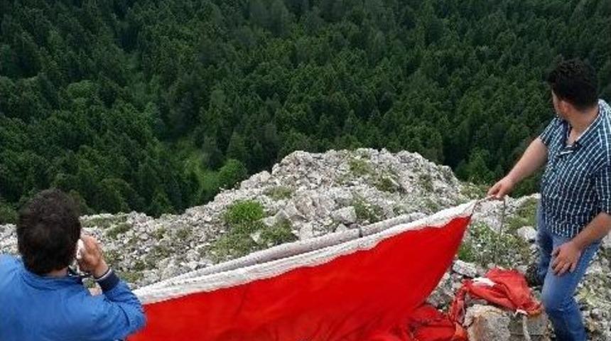 Bozkurtlu Gen&ccedil;lerin Bayrak Tepkisi B&uuml;y&uuml;k Oldu