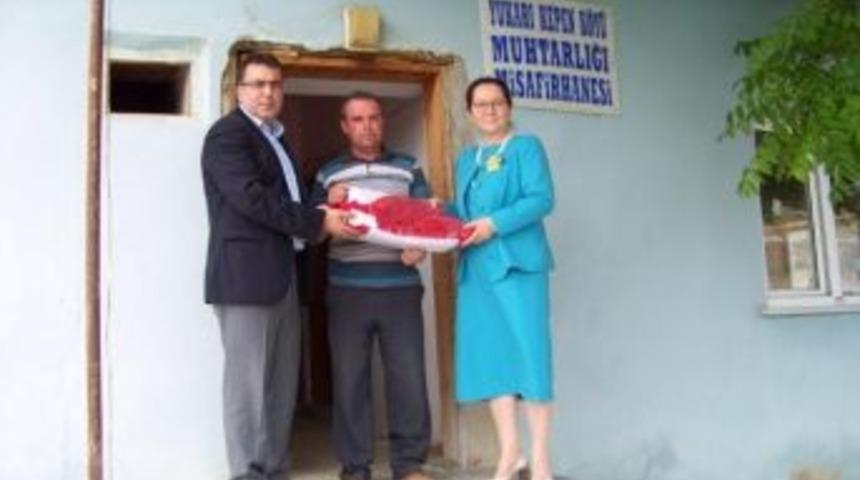 Mhp'den Yukarı Kepen K&ouml;y&uuml;ne Dev T&uuml;rk Bayrağı