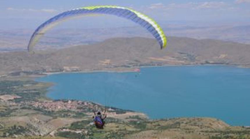 Elazığ'da Yama&ccedil; Paraş&uuml;t&uuml; İlgi Odağı Oldu