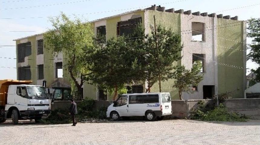 K&uuml;t&uuml;phane Binasında G&uuml;&ccedil;lendirme &Ccedil;alışması