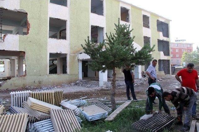 K&uuml;t&uuml;phane Binasında G&uuml;&ccedil;lendirme &Ccedil;alışması 1